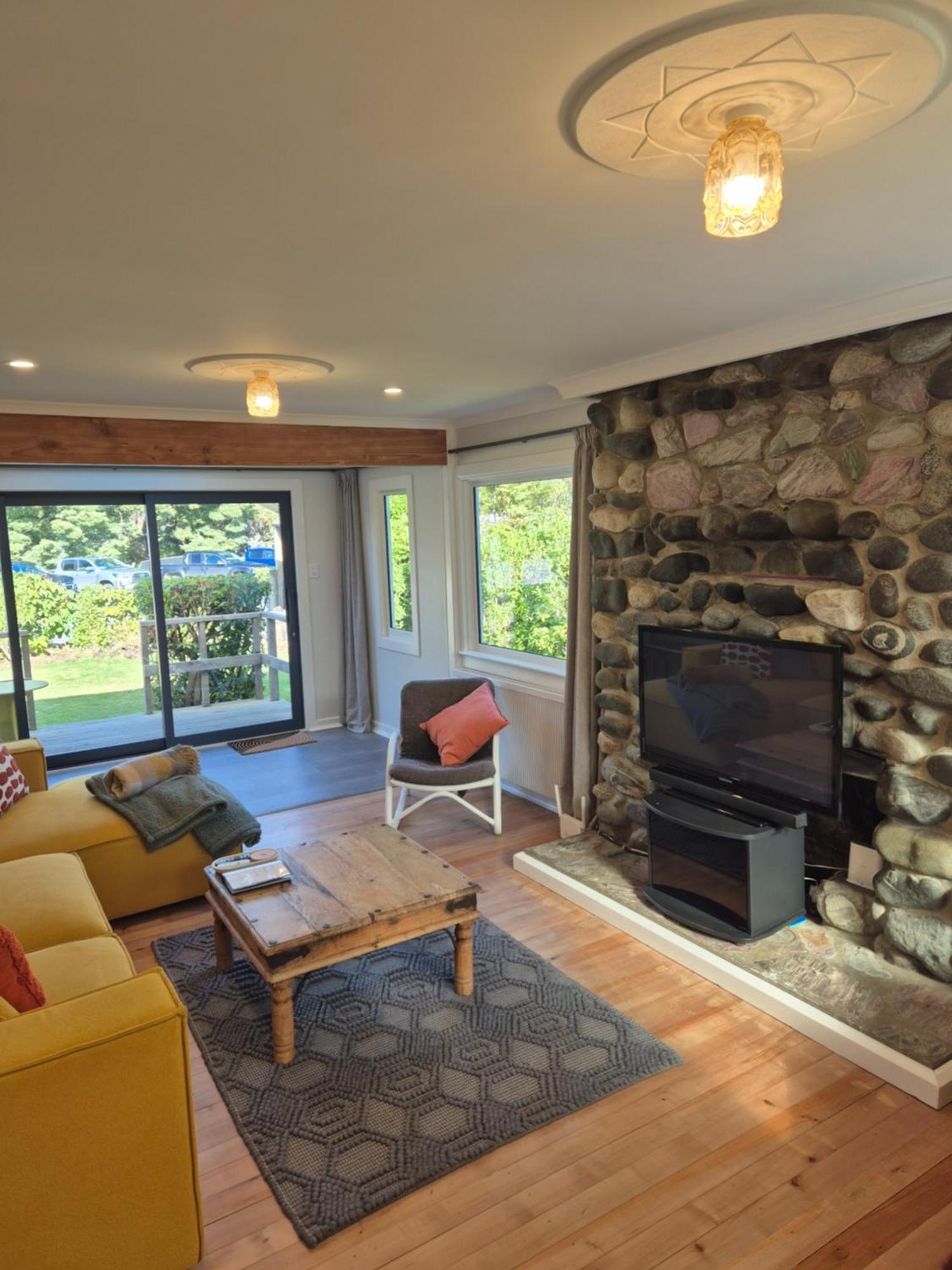 Cosy Getaway In Manapouri Villa Exteriör bild